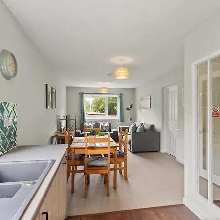アパート Modern Flat Near Murrayfield Stadium, Sleeps 4 エディンバラ