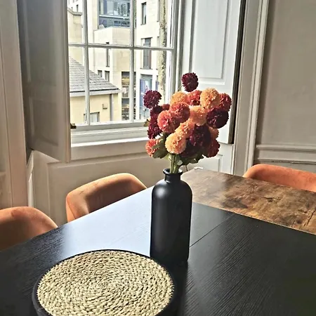 Heart Of The City- 3 Bedroom Oasis *