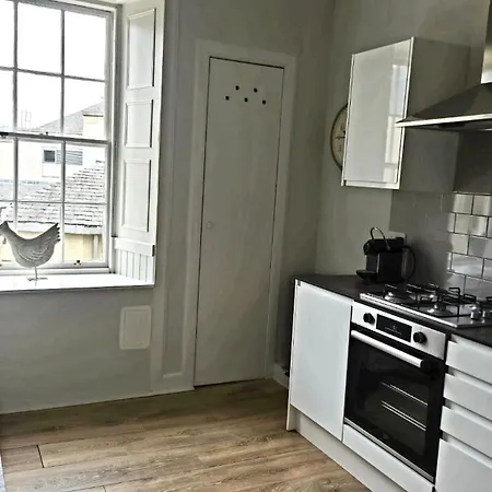 Apartment Heart Of The City- 3 Bedroom Oasis *