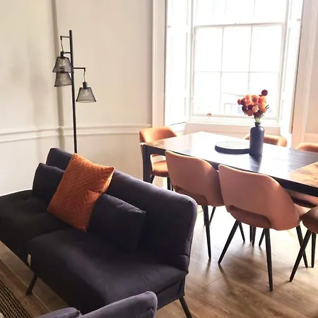 Heart Of The City- 3 Bedroom Oasis * Edinburgh