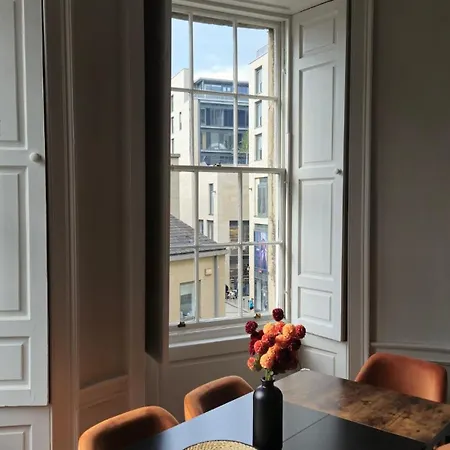 Apartment Heart Of The City- 3 Bedroom Oasis