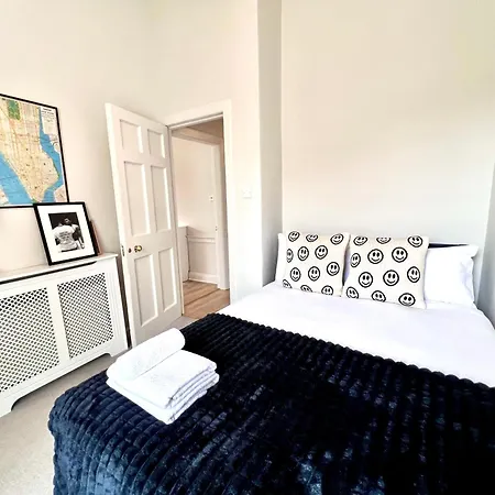 Apartment Heart Of The City- 3 Bedroom Oasis *