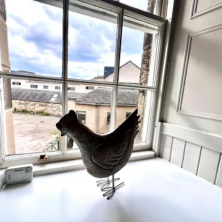 Apartment Heart Of The City- 3 Bedroom Oasis