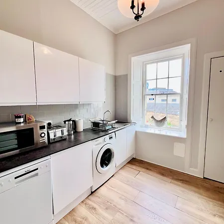 Heart Of The City- 3 Bedroom Oasis Edinburgh