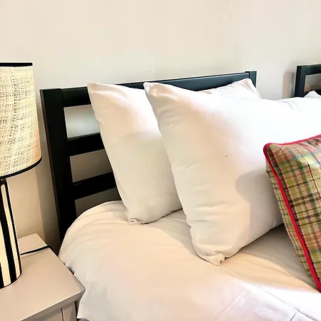 Apartment Heart Of The City- 3 Bedroom Oasis *