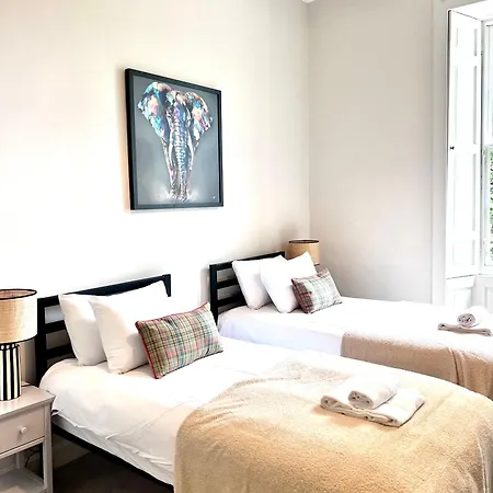 Heart Of The City- 3 Bedroom Oasis *