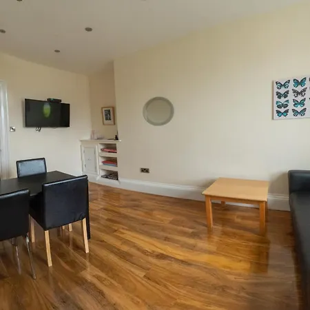 3 Bedroom With Castle Views Апартаменты *