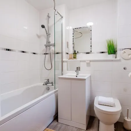 Lägenhet Charming 3-bed Free Parking West End