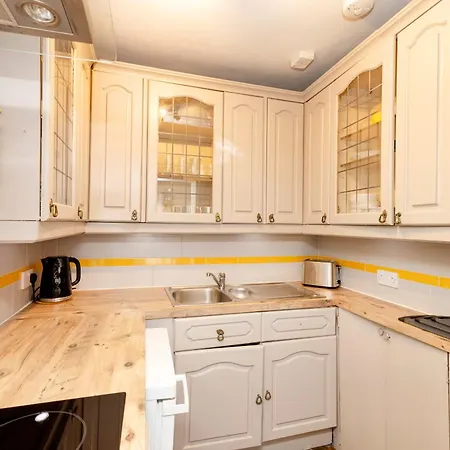 Joivy Stunning In Royal Mile *