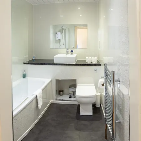 3 Bedroom With Castle Views *