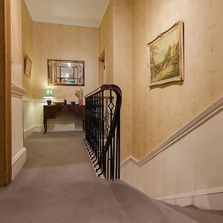 Spacious Flat Near Centre Apartamento Edimburgo