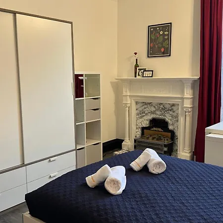 Stylish 3 Bed 2 Bath Ground Floor Main Door Flat In Marchmont Appartamento