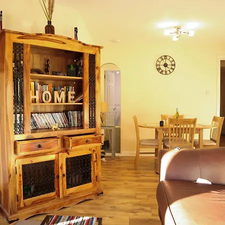Three Bedrooms Flat In Old Town