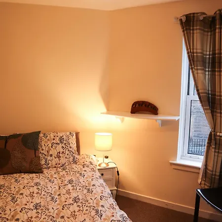 Three Bedrooms Flat In Old Town Edimburgo