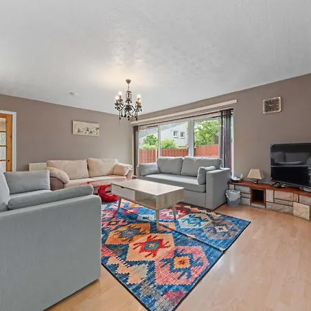 Strathalmond 4 Bedroom House - *