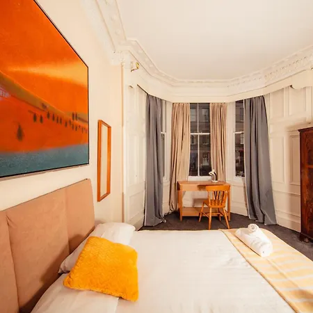 Bright & 4-bedroom Flat Near Calton Hill Διαμέρισμα Εδιμβούργο