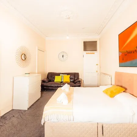 Bright & 4-bedroom Flat Near Calton Hill Διαμέρισμα *