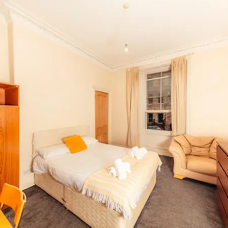 Διαμέρισμα Bright & 4-bedroom Flat Near Calton Hill