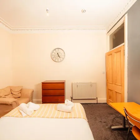 Διαμέρισμα Bright & 4-bedroom Flat Near Calton Hill *