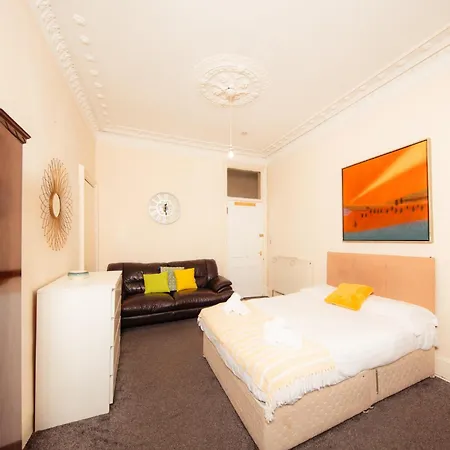 Διαμέρισμα Bright & 4-bedroom Flat Near Calton Hill *