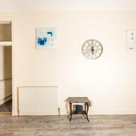 Bright & 4-bedroom Flat Near Calton Hill Διαμέρισμα *