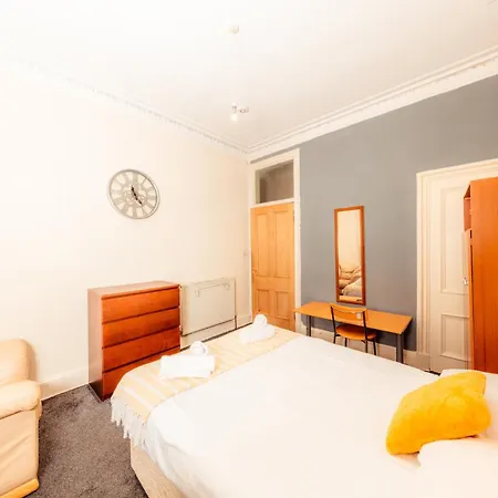 Διαμέρισμα Bright & 4-bedroom Flat Near Calton Hill