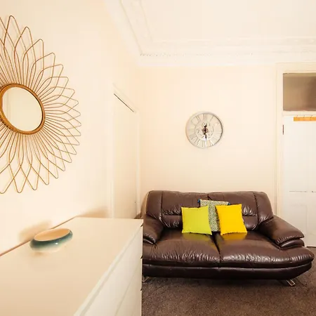 Bright & 4-bedroom Flat Near Calton Hill Διαμέρισμα *