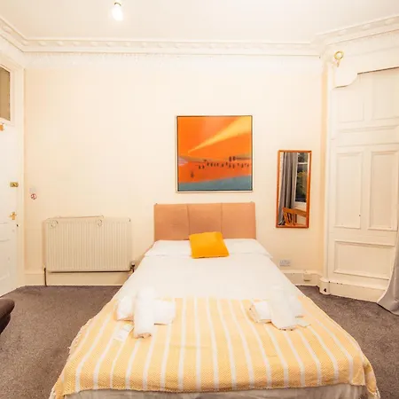 Bright & 4-bedroom Flat Near Calton Hill Εδιμβούργο