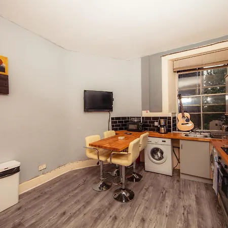 Bright & 4-bedroom Flat Near Calton Hill Διαμέρισμα