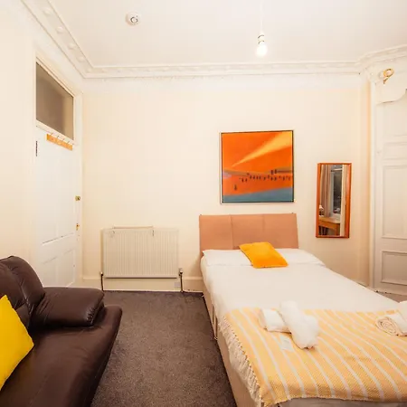Bright & 4-bedroom Flat Near Calton Hill Διαμέρισμα Εδιμβούργο