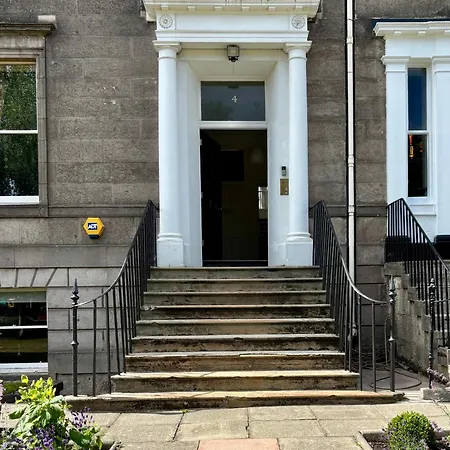Luxury Georgian In Leith Links Apartment