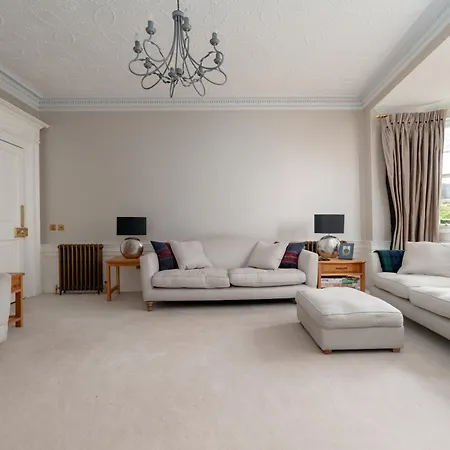Luxury And Spacious 4-bedroom At Ramsay Garden - Next To Castle And Royal Mile Apartment