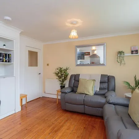 Free Parking - Centre - 3 Bedrooms - 5 Guests Апартаменты *