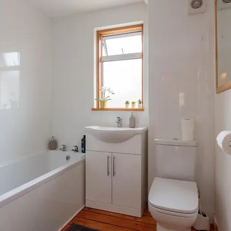 Free Parking - Centre - 3 Bedrooms - 5 Guests Эдинбург