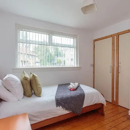 Free Parking - Centre - 3 Bedrooms - 5 Guests Апартаменты Эдинбург
