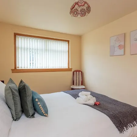 Free Parking - Centre - 3 Bedrooms - 5 Guests *