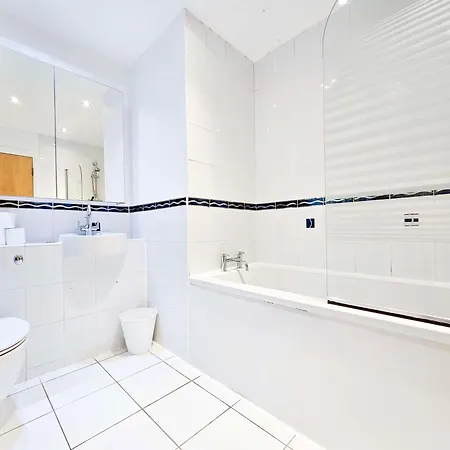 Stylish 3-bedroom Duplex With Patio Lägenhet *