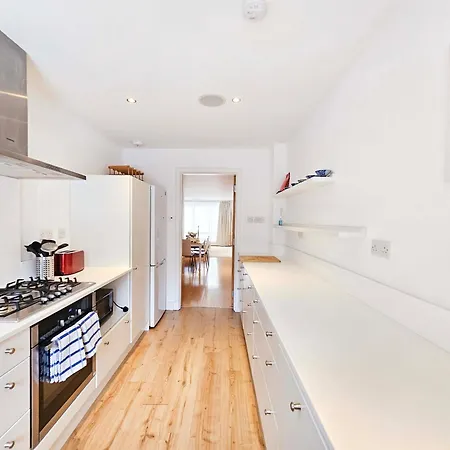 Lägenhet Stylish 3-bedroom Duplex With Patio