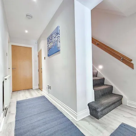 Stylish 3-bedroom Duplex With Patio Edinburg