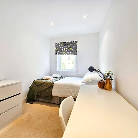 Lägenhet Stylish 3-bedroom Duplex With Patio Edinburg