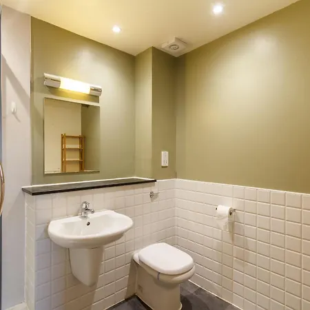 Apartment Industrial Chic 2bd Flat In Historic Whisky Bond