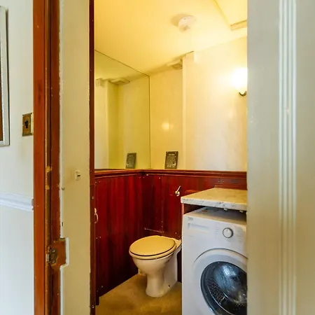 Historic 3bd Flat In Old Town Lägenhet