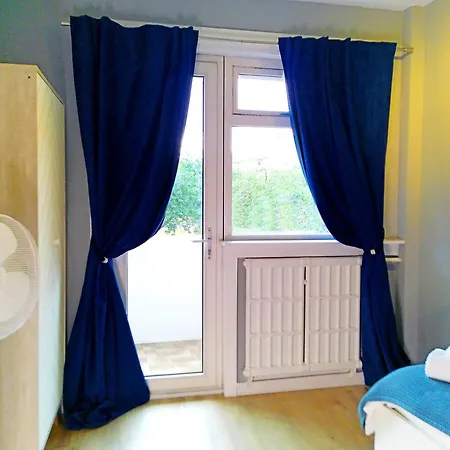 Bright & Spacious Flat By Murrayfield Stadium شقة