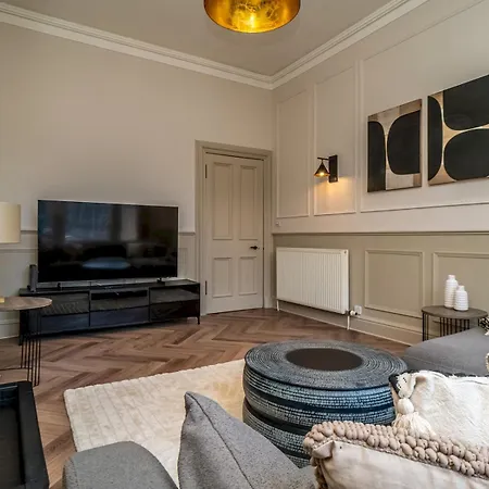 Pass The Keys Beautiful Modern Historical Flat Close To Castle Lejlighed