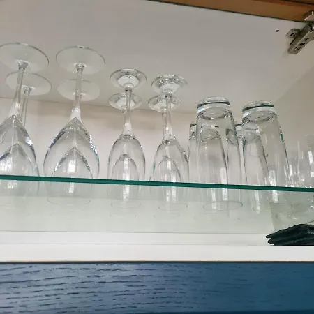 Spacious With Easy Access To Airport & Centre *