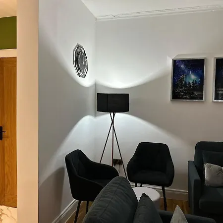 Luxury 5bd, Gym, Parking, Bus To Airport, Sleeps10 Villa *