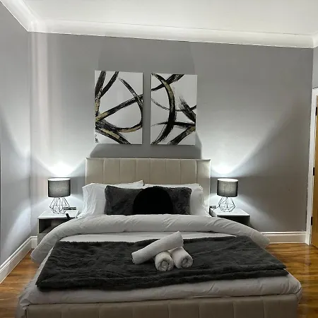 Luxury 5bd, Gym, Parking, Bus To Airport, Sleeps10 * Edinburg
