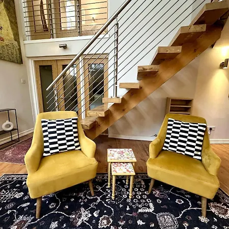 Stylish 2br - Walk To Attraction Apartamento