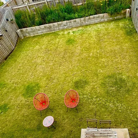 Modern And Spacious With Large Garden * إدنبرة