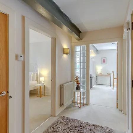 Industrial Chic 2bd Flat In Historic Whisky Bond Edinburgh